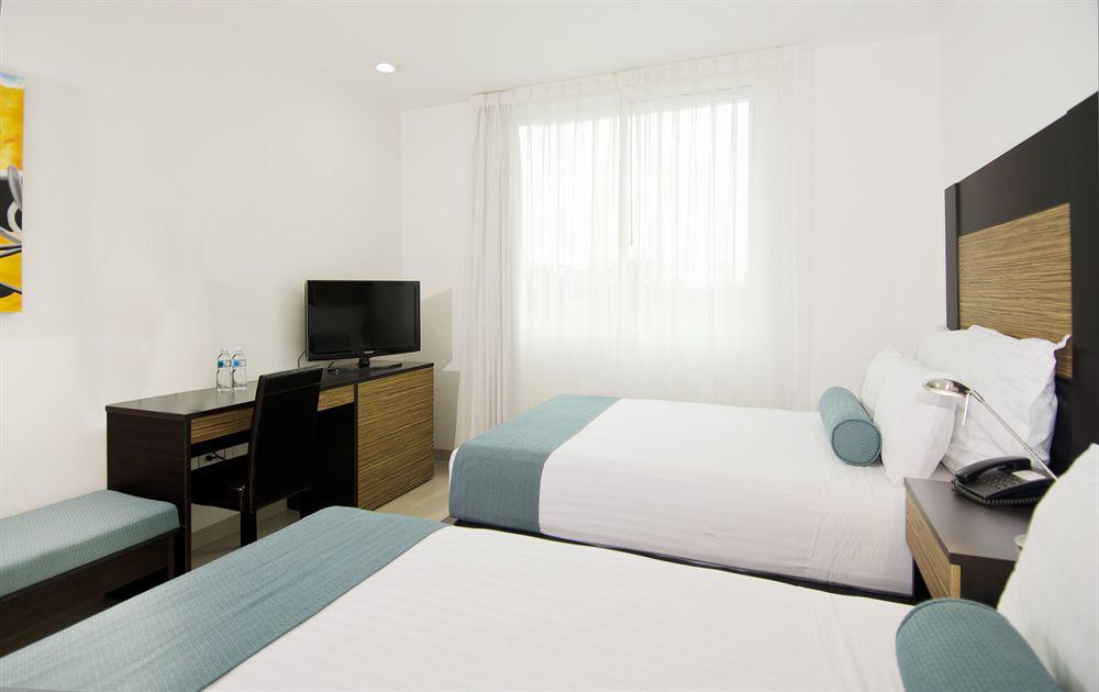 Wyndham Garden Silao Bajio Aeropuerto Hotell Exteriör bild